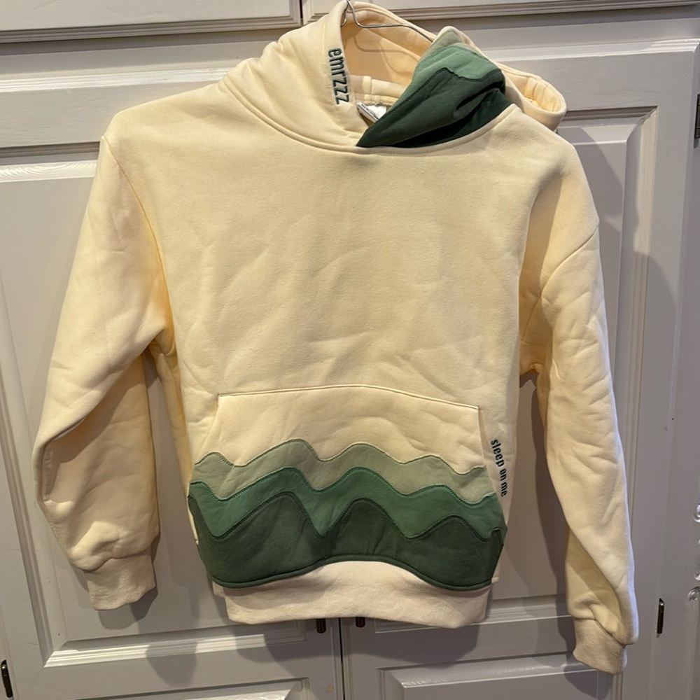 New without tags XS emrzzz sweatshirt